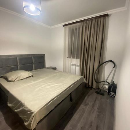 2 Cosy Apartment In Townhouse Near Airport Evn Geghanist  Eksteriør billede
