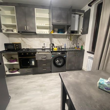 2 Cosy Apartment In Townhouse Near Airport Evn Geghanist  Eksteriør billede