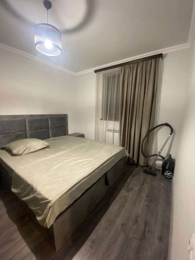 2 Cosy Apartment In Townhouse Near Airport Evn Geghanist  Eksteriør billede