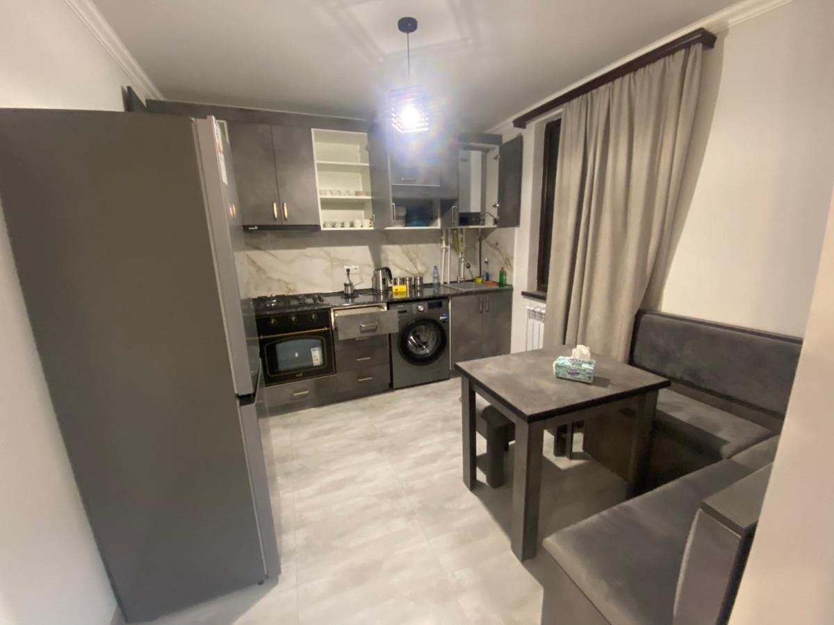 2 Cosy Apartment In Townhouse Near Airport Evn Geghanist  Eksteriør billede