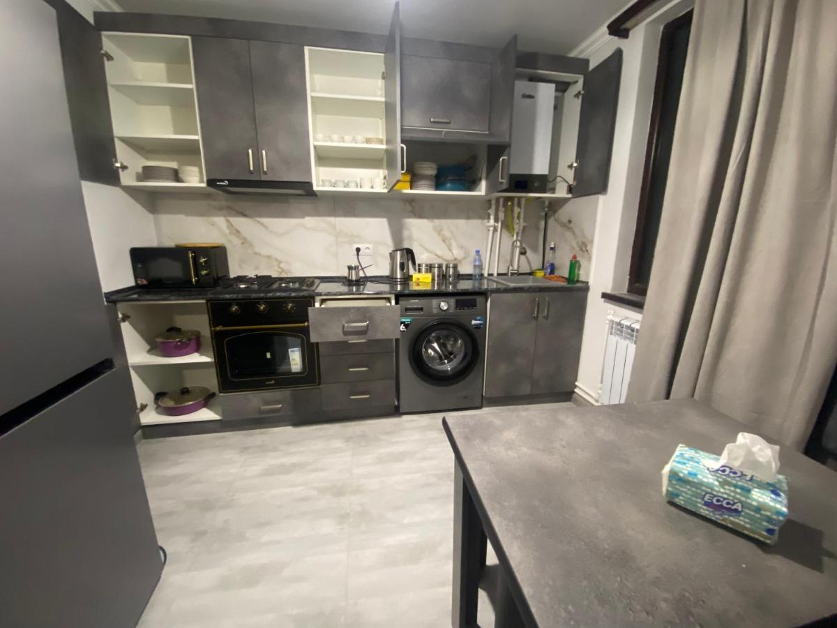 2 Cosy Apartment In Townhouse Near Airport Evn Geghanist  Eksteriør billede