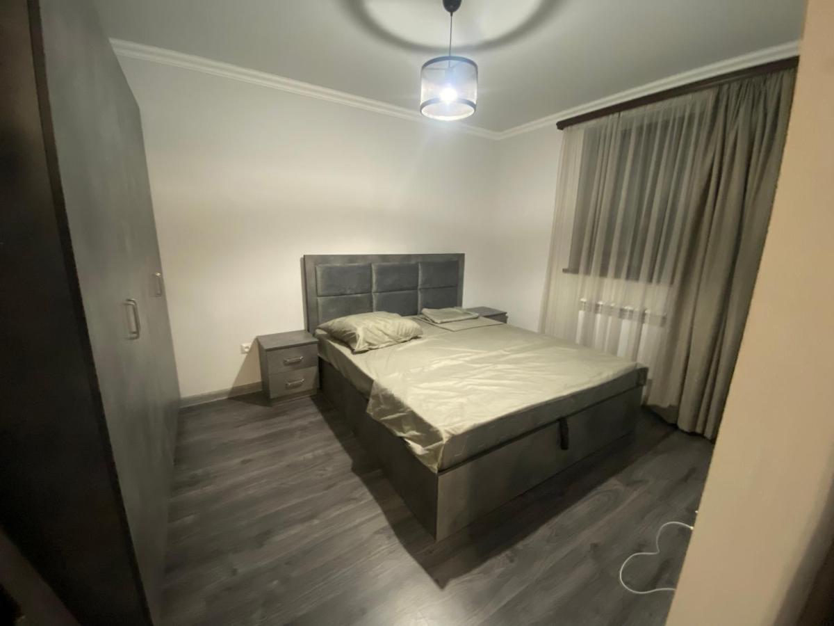 2 Cosy Apartment In Townhouse Near Airport Evn Geghanist  Eksteriør billede