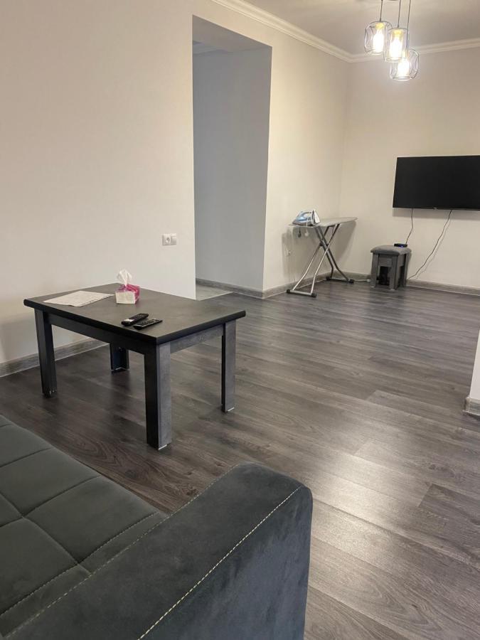 2 Cosy Apartment In Townhouse Near Airport Evn Geghanist  Eksteriør billede